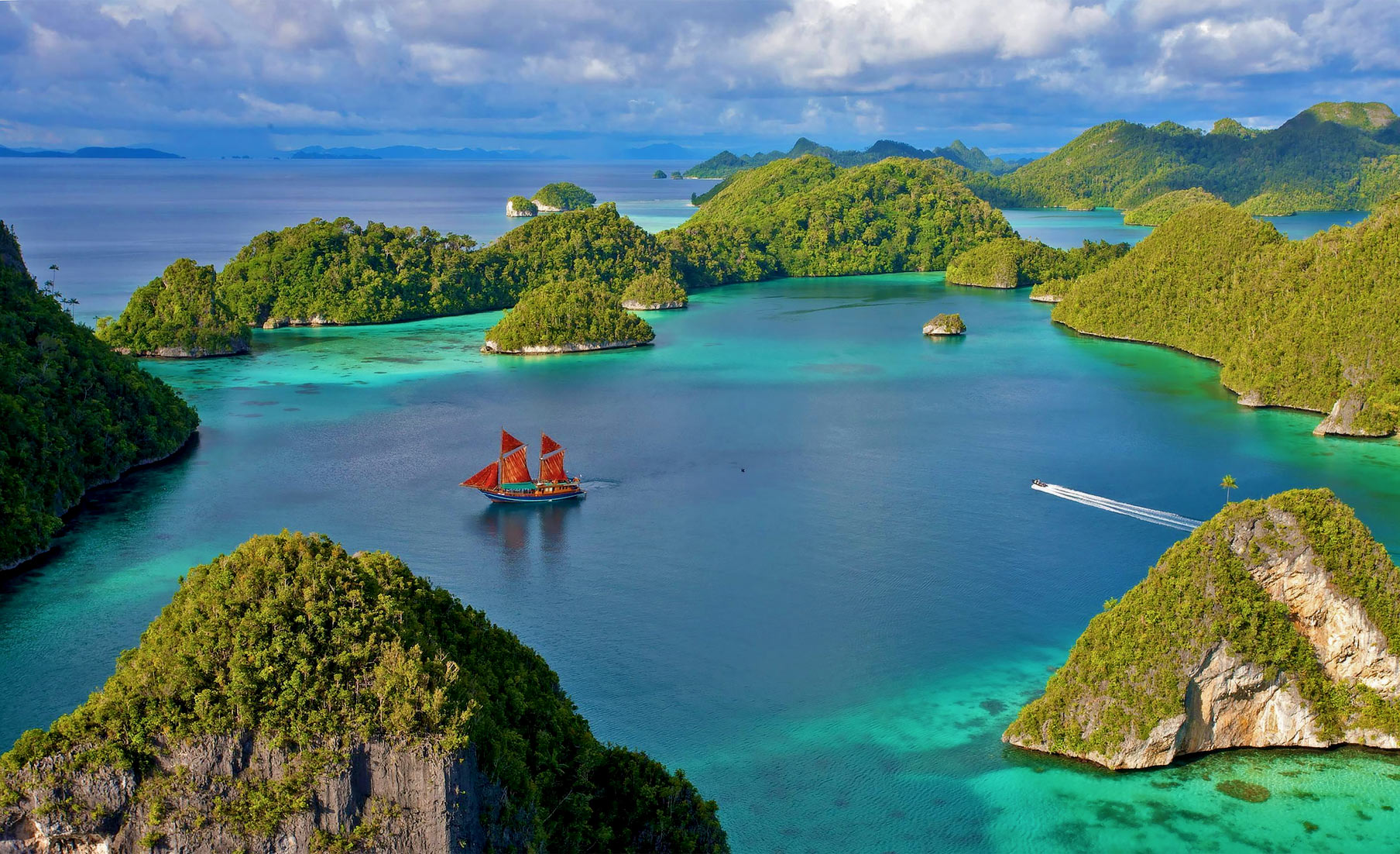 Raja Ampat via Seal Superyachts Indonesia.