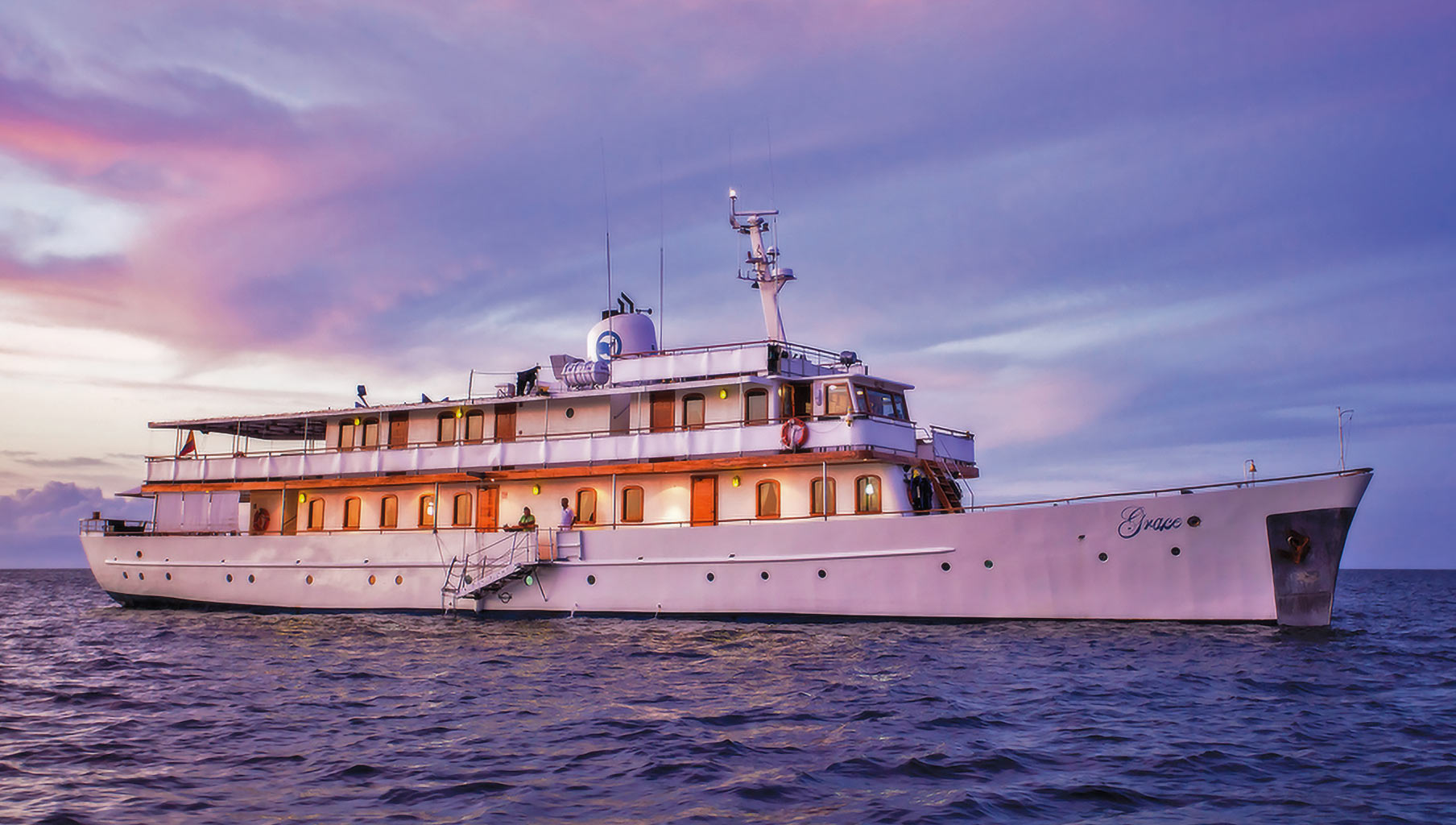 Galápagos Cruise of 'Grace' Vintage Yacht