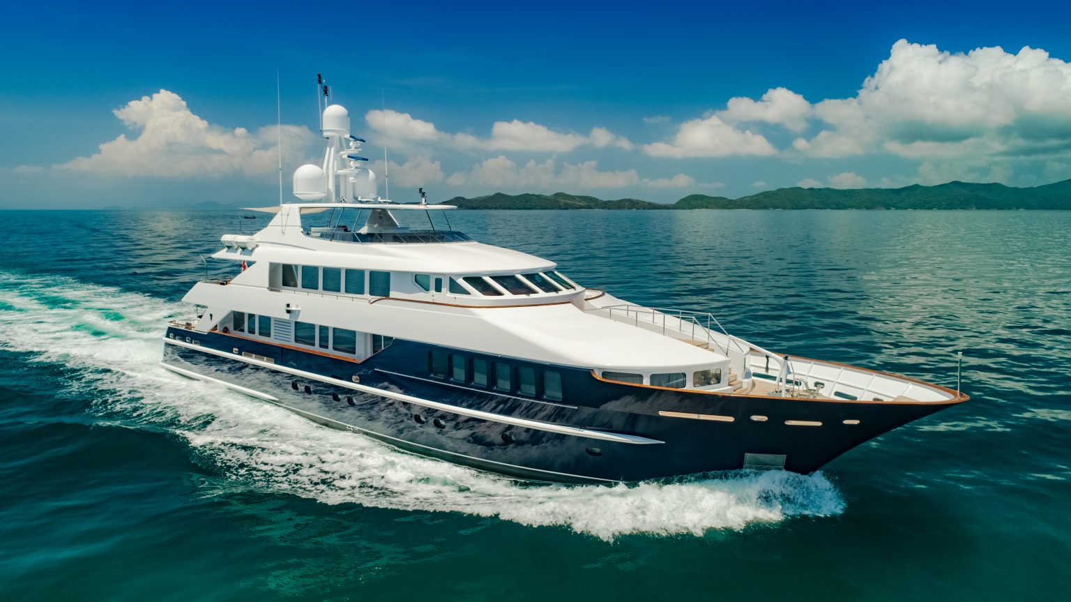 Heesen superyacht Lady Azul in Thailand